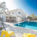 Villa At26 *